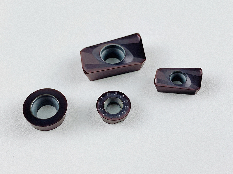 How do I choose a milling cutter and milling inserts?